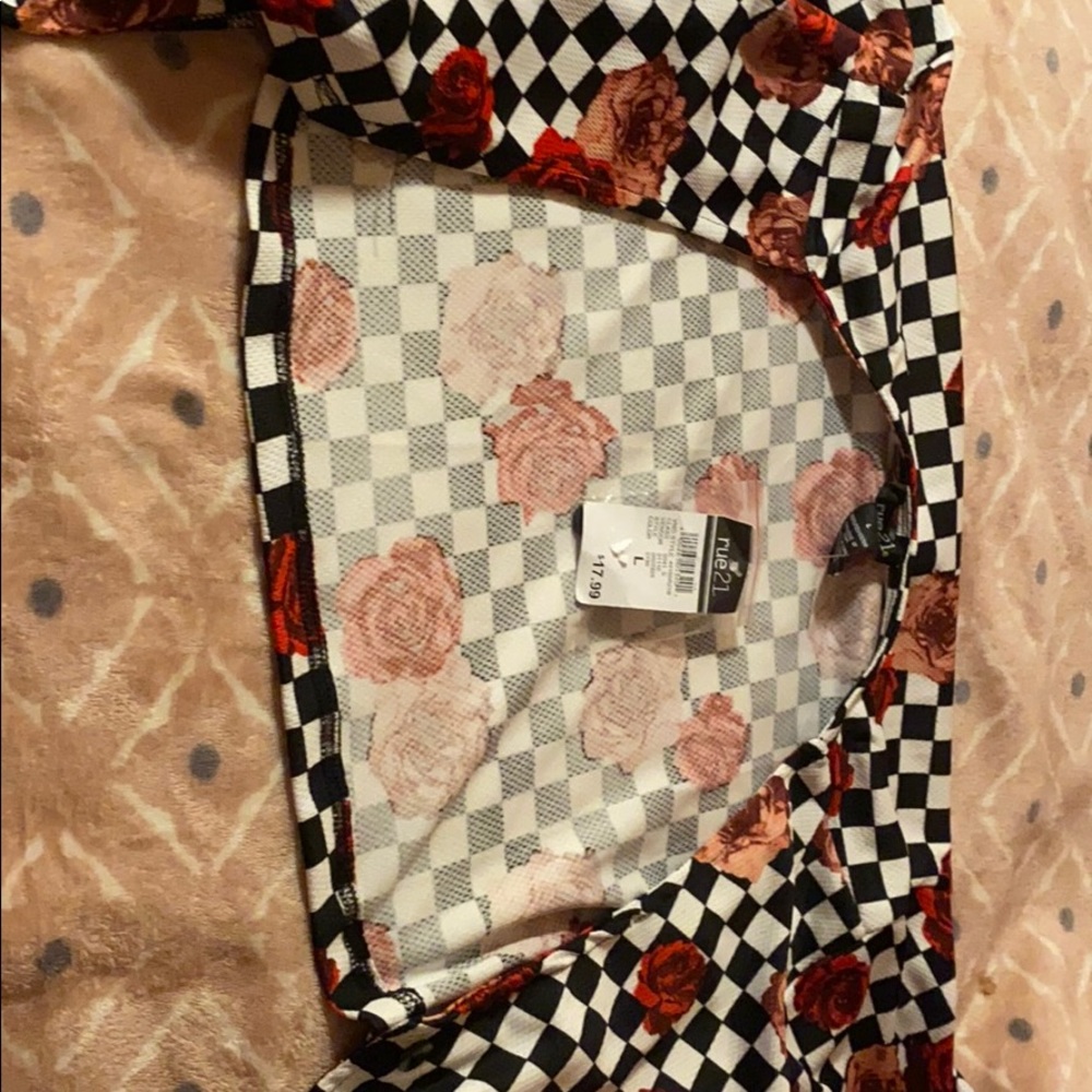 A vnd style cross over top .